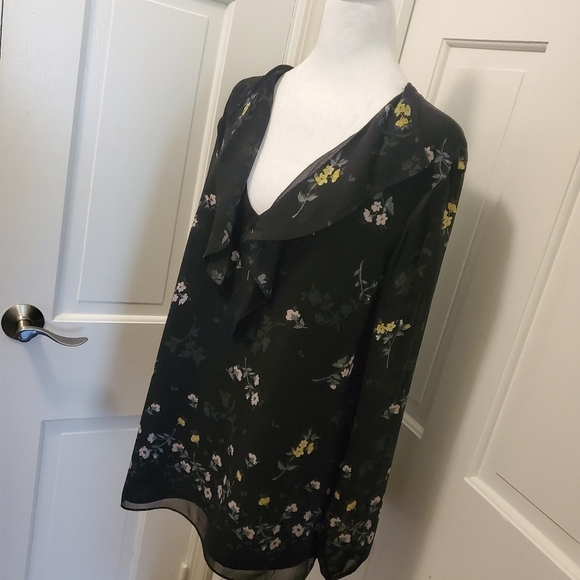 St. JOHN floral print Blouse Size Medium, Retail $795, silk, Sheer sleeves - Picture 2 of 12